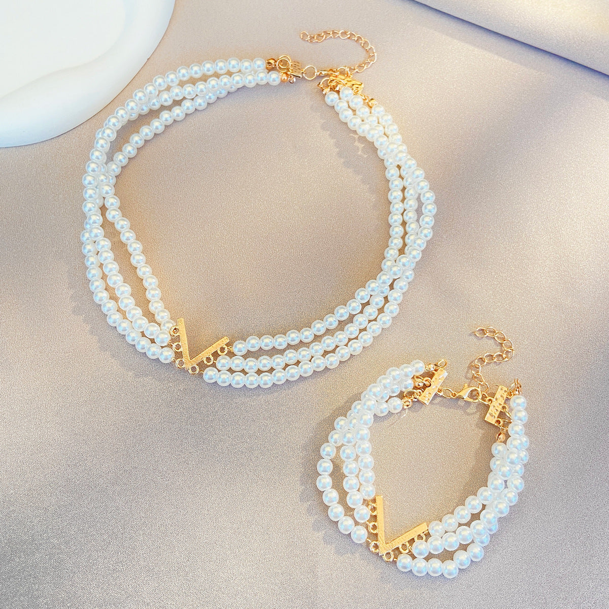 Pearl Female Style Creative Design V-shaped Jewelry Set